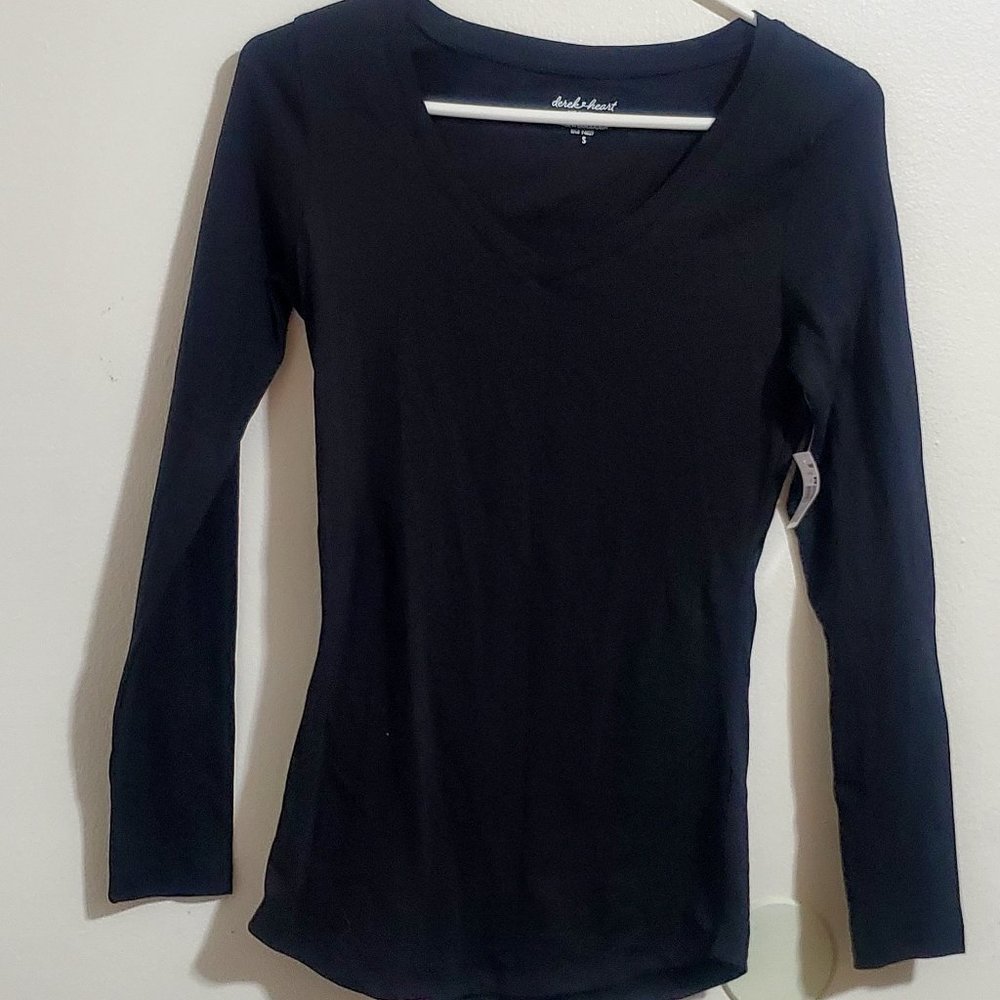 Derek Heart V-neck Black Long Sleeve Top
